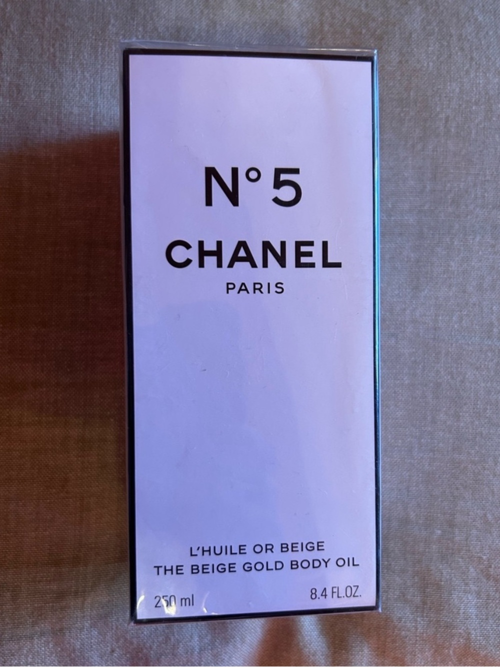 CHANEL N°5 The Beige Gold Body Oil - Picture 2 of 3